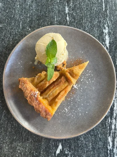 Crostata di mele con gelato
