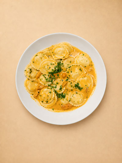 Ravioli Relleno de Picoroco con Erizos