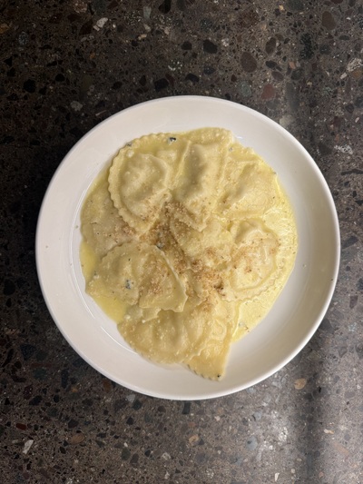 mezzelune rellena de parmesano