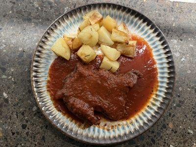Lomo vetado a la Pizzaiola con papas al horno