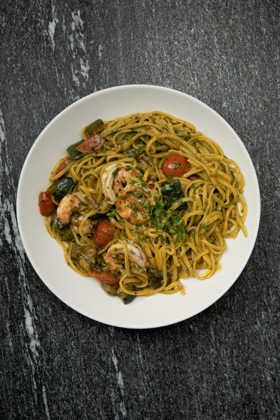 Tagliolini Pesto , zucchine , gamberetti 