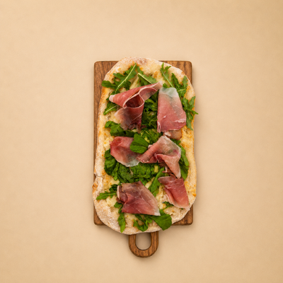 Pinsa Speck y Provola ahumada