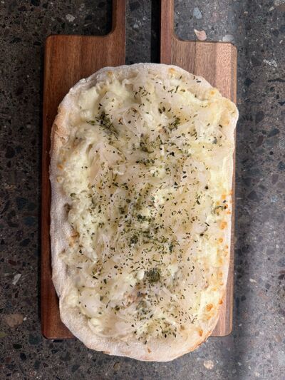 Pinsa Mozzarella Cipolla 